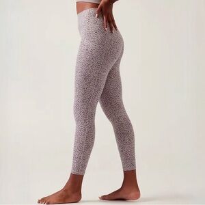 Athleta Salutation Stash Pocket II Printed 7/8 Tight Legging